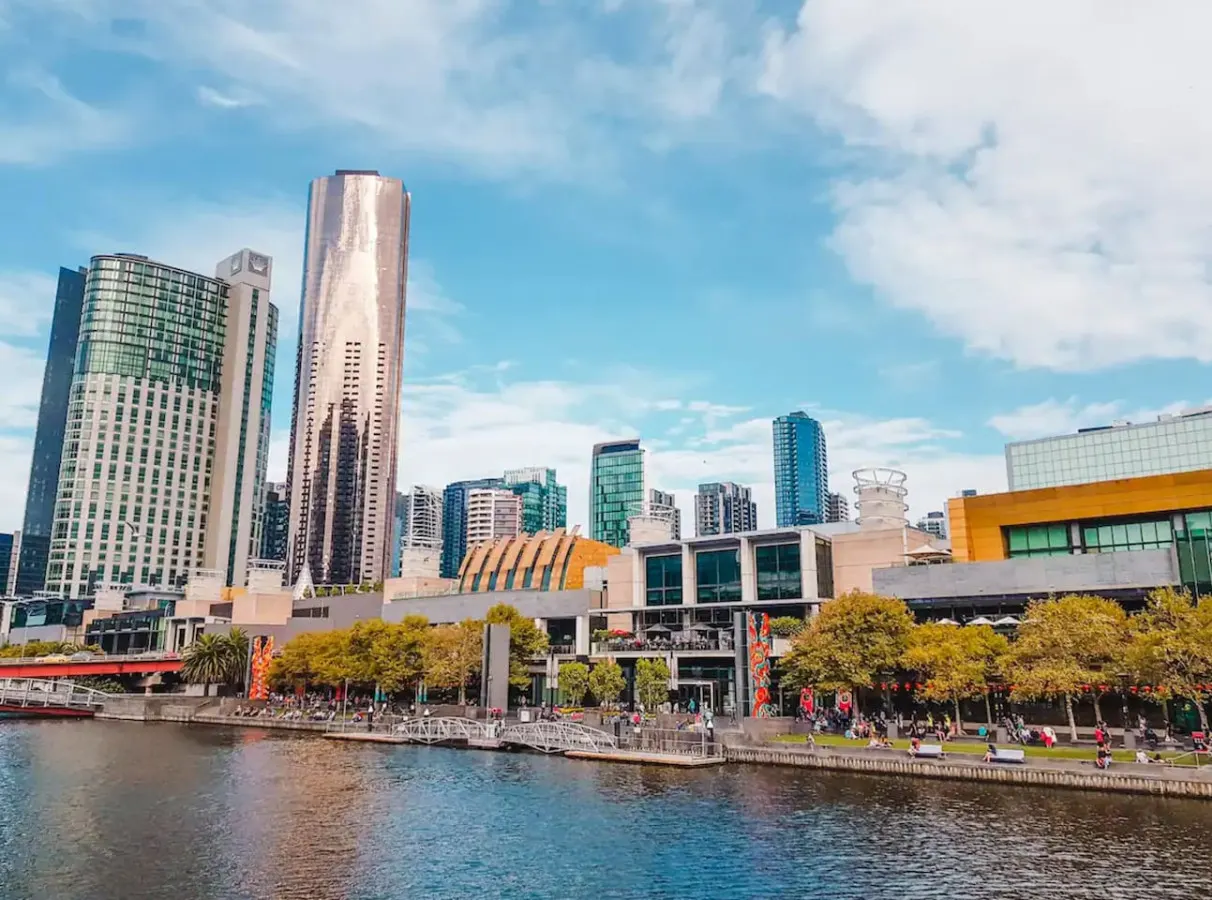 Spacious 4-Bedroom Apartment in Melbourne CBD 5