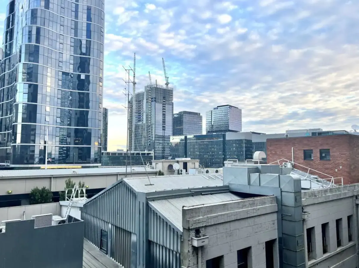 Spacious 4-Bedroom Apartment in Melbourne CBD 7