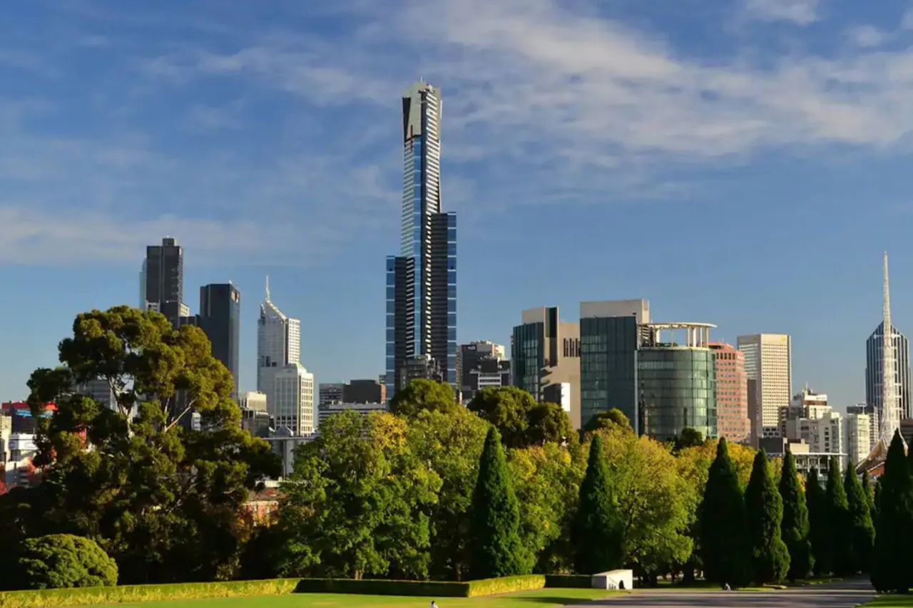 Spacious 4-Bedroom Apartment in Melbourne CBD 8
