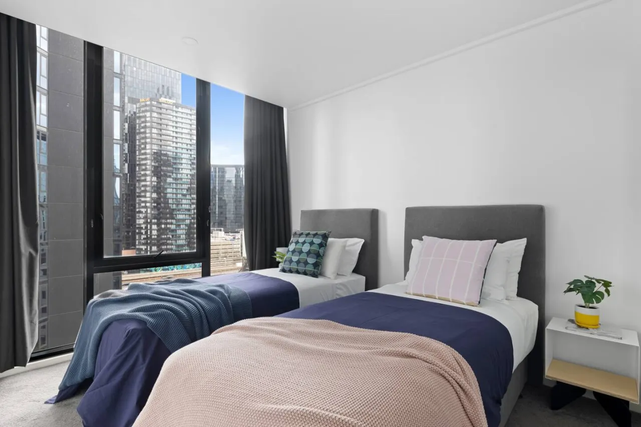 Alfi - Your Spacious 3bed/2bath Melbourne Home! 18