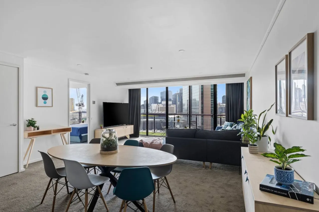 Alfi - Your Spacious 3bed/2bath Melbourne Home! 5