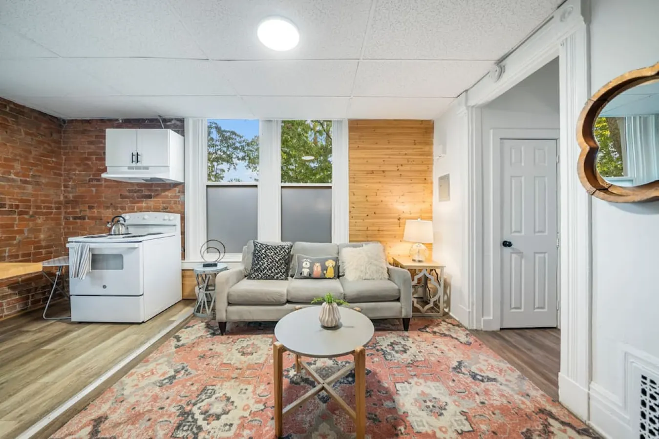 Cozy Studio with Parking Near UC, Zoo, Downtown 9
