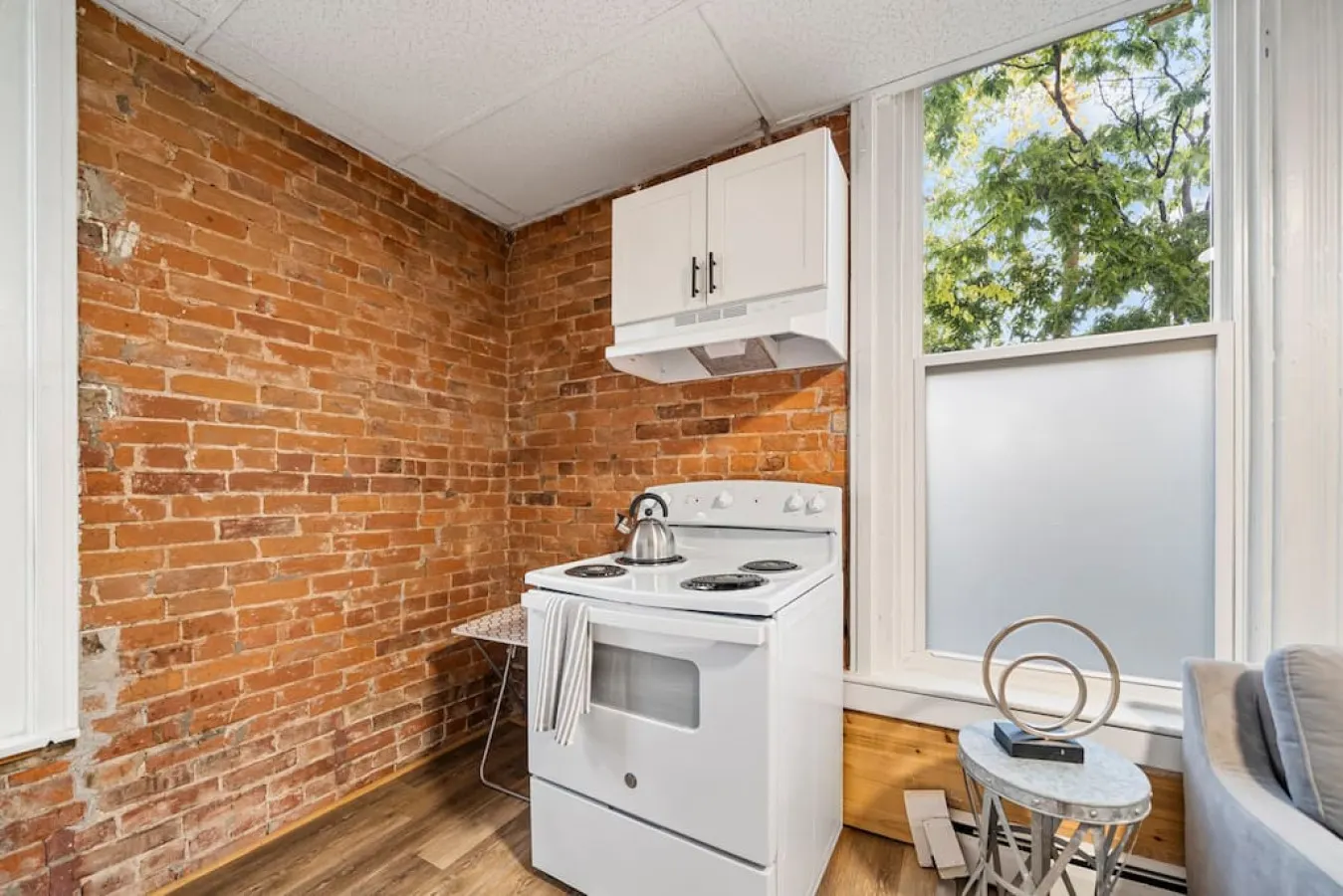 Cozy Studio with Parking Near UC, Zoo, Downtown 12