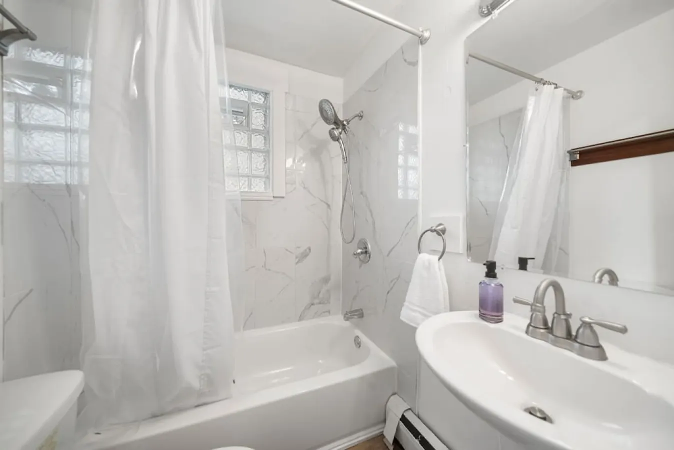 Cozy Studio with Parking Near UC, Zoo, Downtown 15