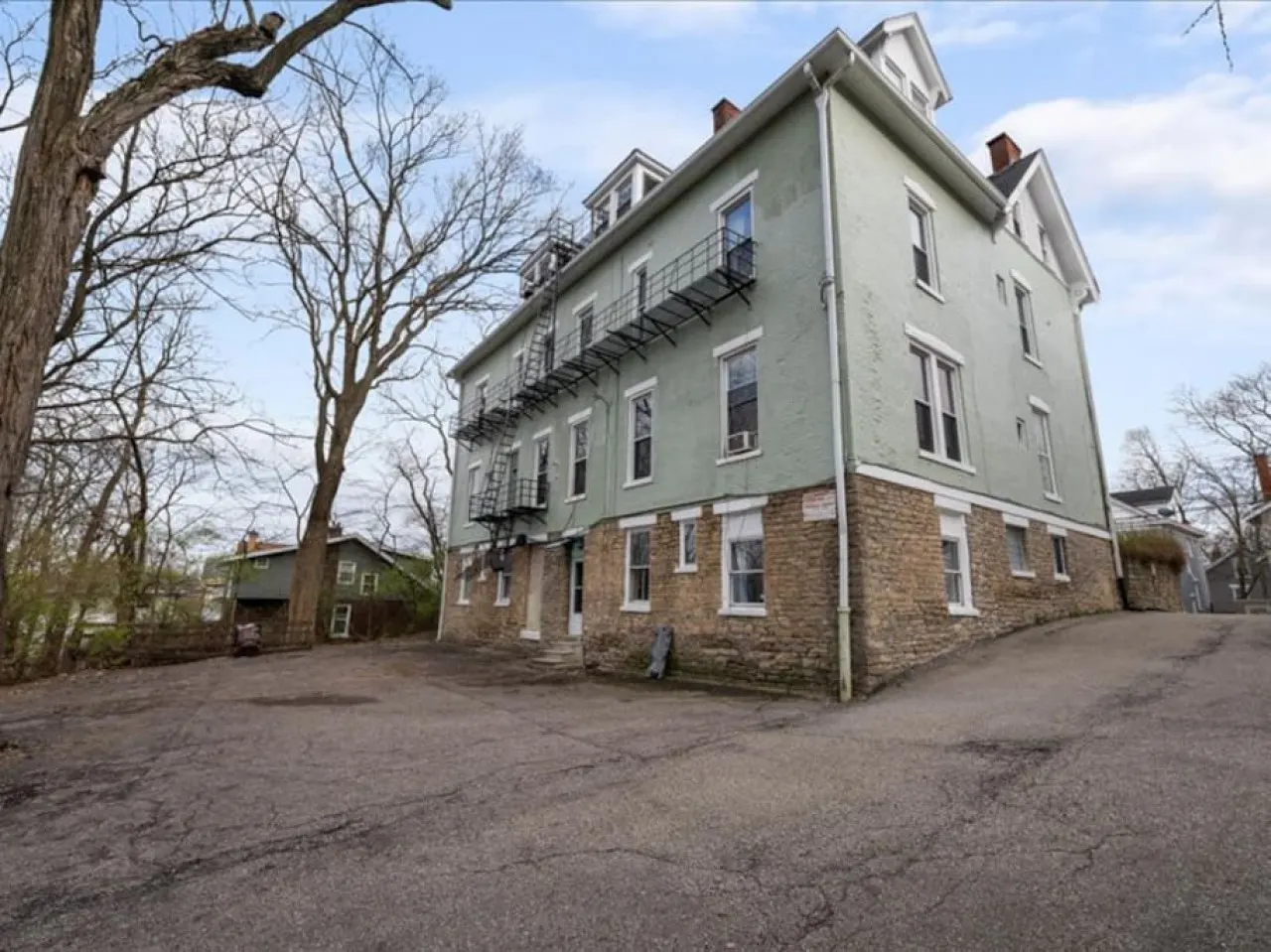 Cozy Studio with Parking Near UC, Zoo, Downtown 17