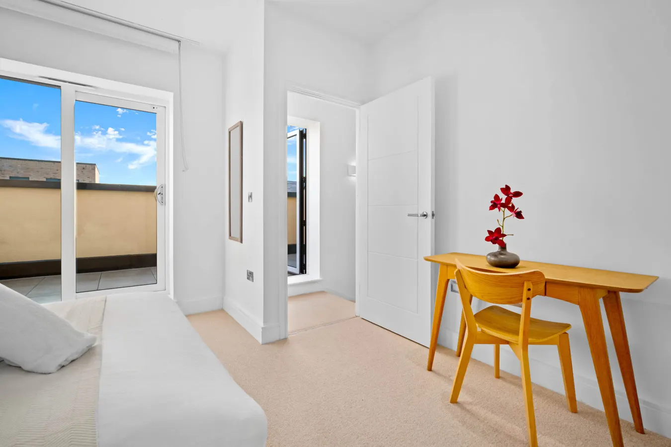 Stylish 4 Bedroom Townhouse - Garden - Balconies - Parking 13