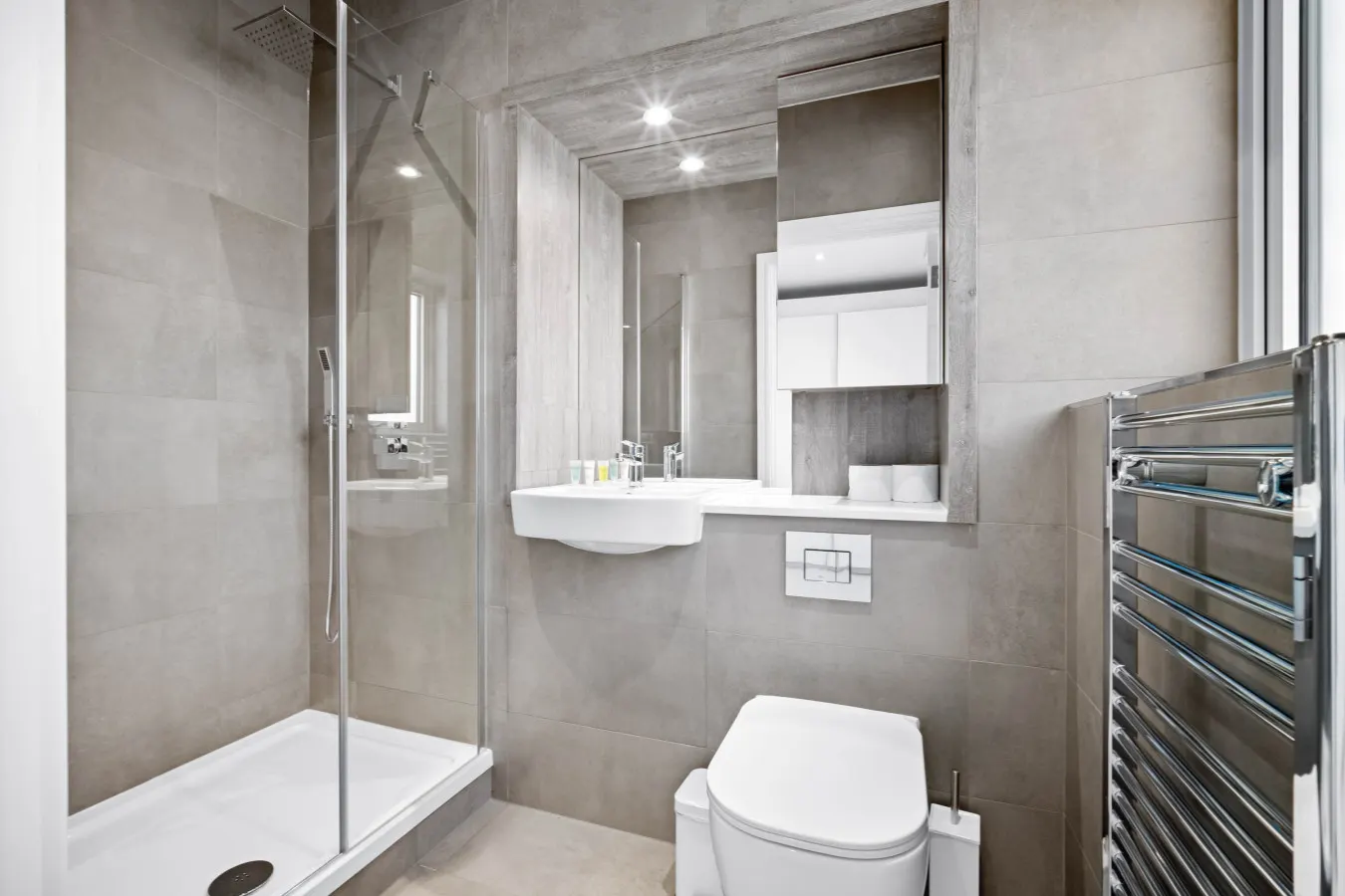 Stylish 4 Bedroom Townhouse - Garden - Balconies - Parking 18