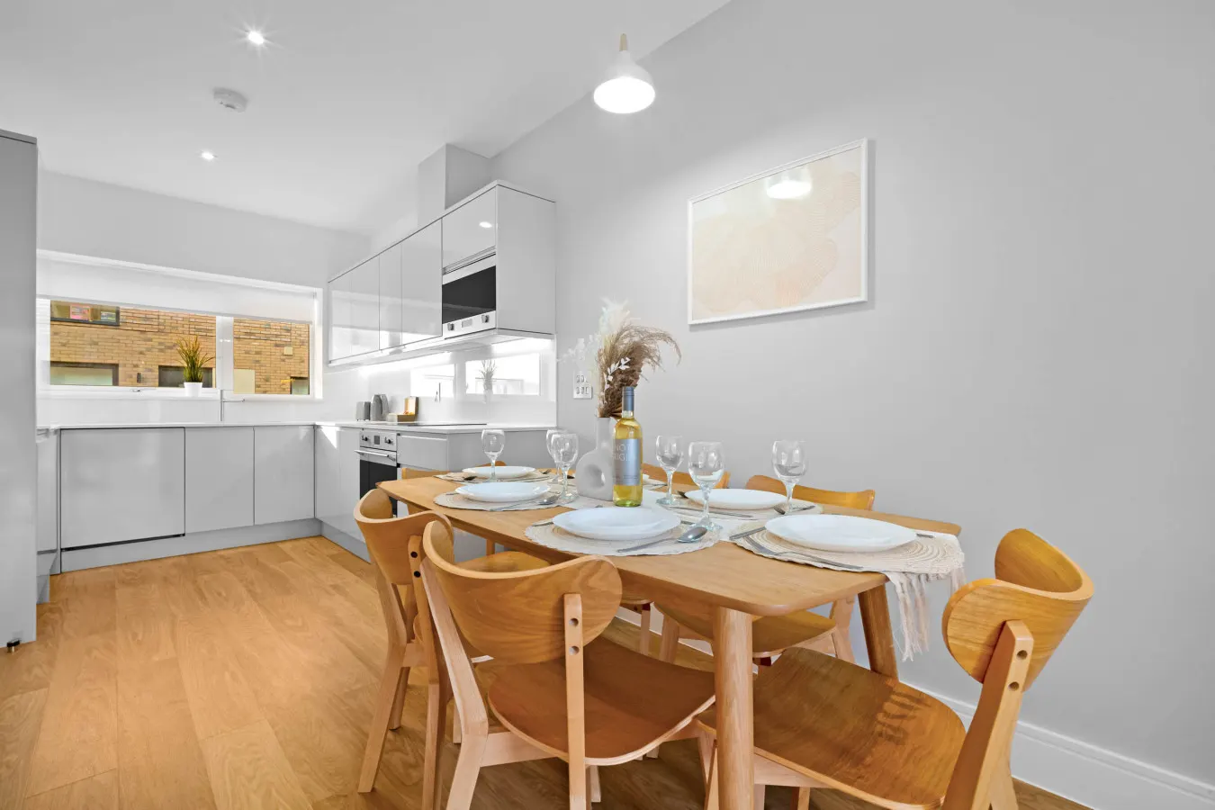 Stylish 4 Bedroom Townhouse - Garden - Balconies - Parking 3