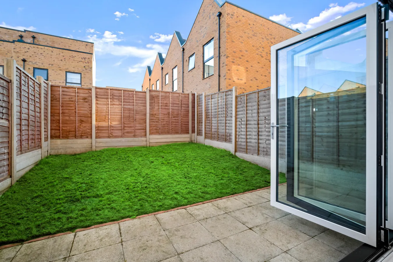 Stylish 4 Bedroom Townhouse - Garden - Balconies - Parking 7