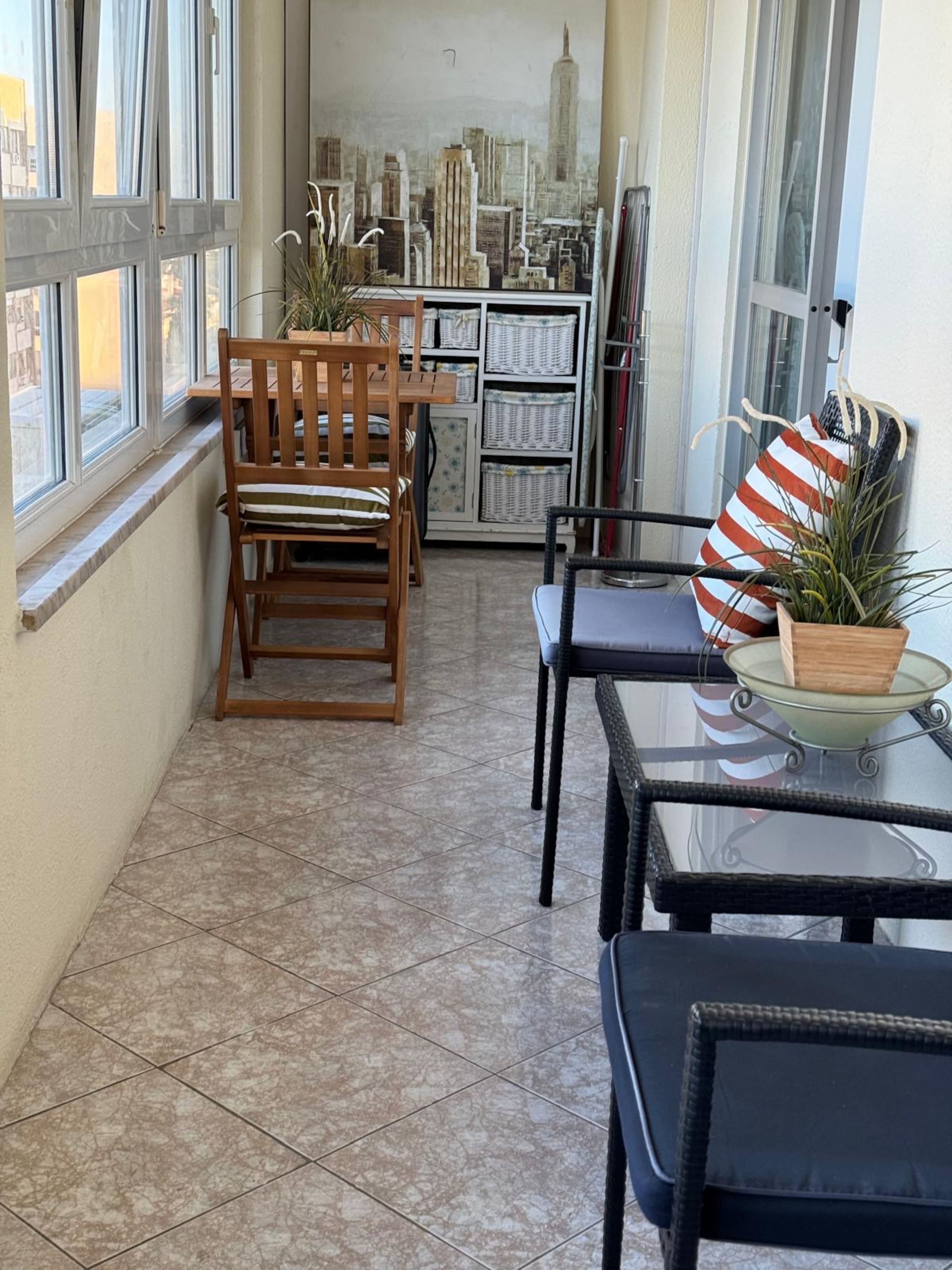 Newly Remodeled Spacious Oeiras Apartment 8