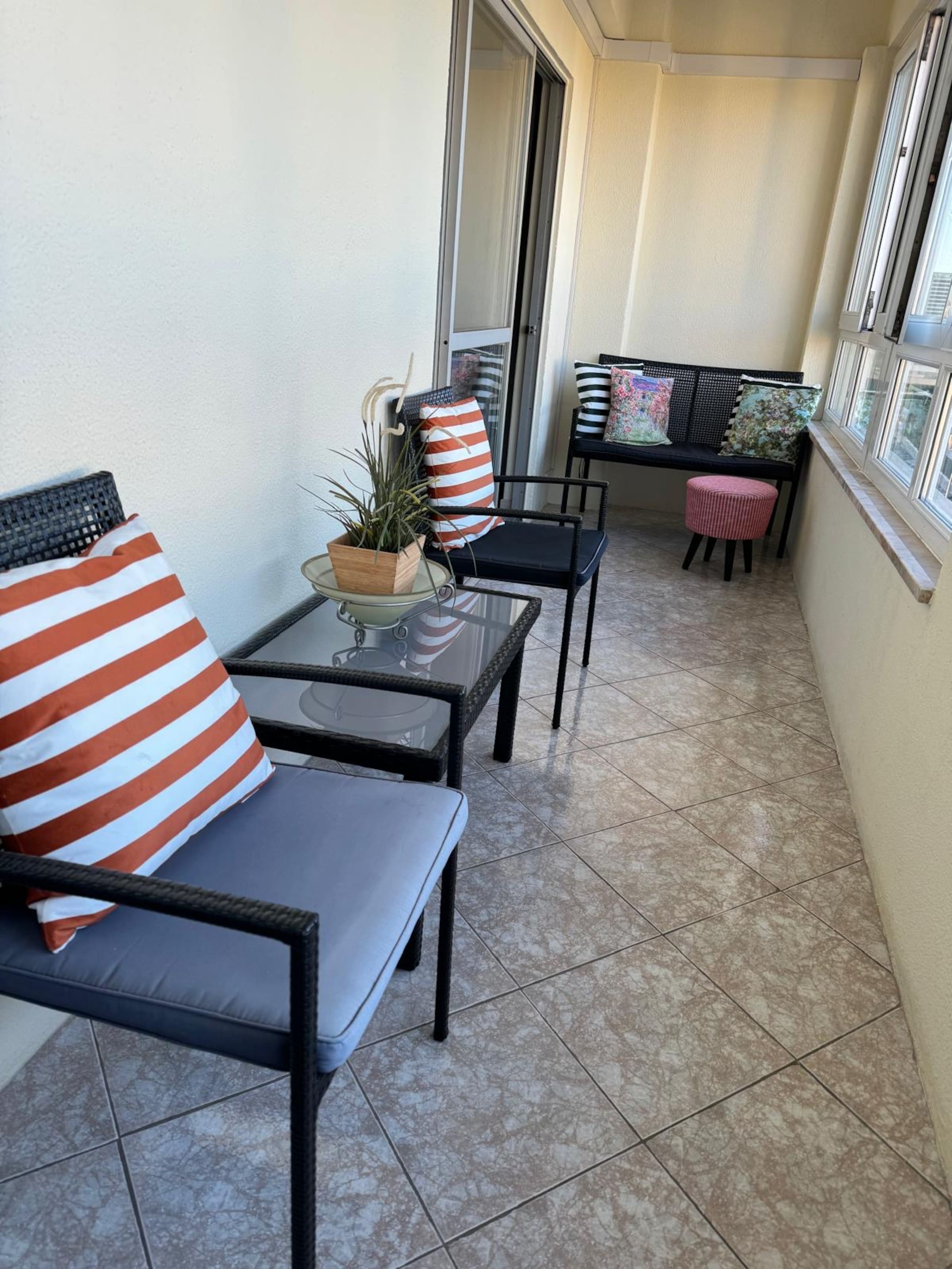 Newly Remodeled Spacious Oeiras Apartment 9