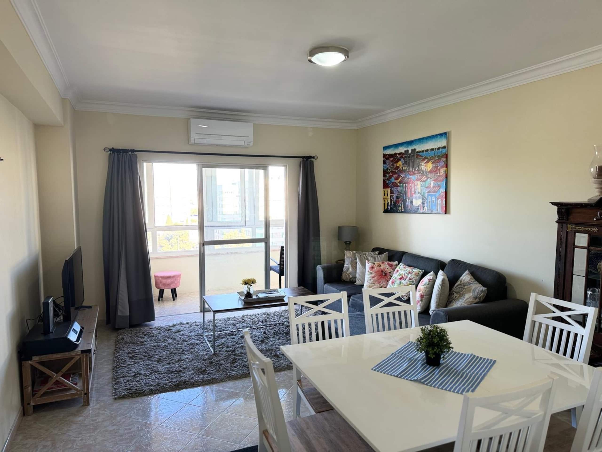 Newly Remodeled Spacious Oeiras Apartment