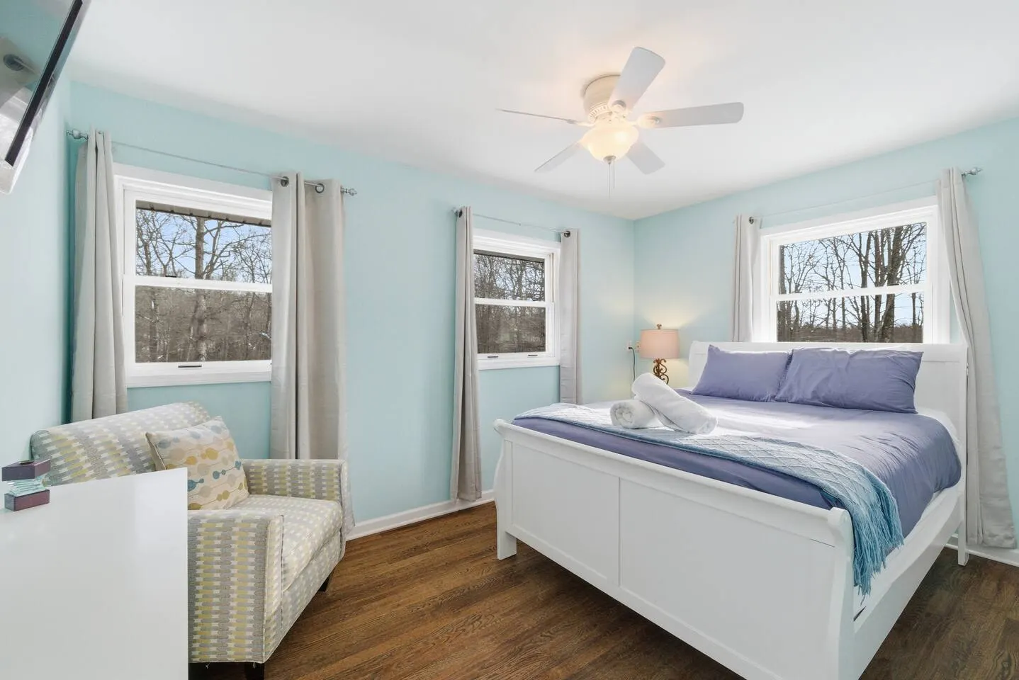 Sleeps 20+ Movie theater, game room, hot tub, pets 9