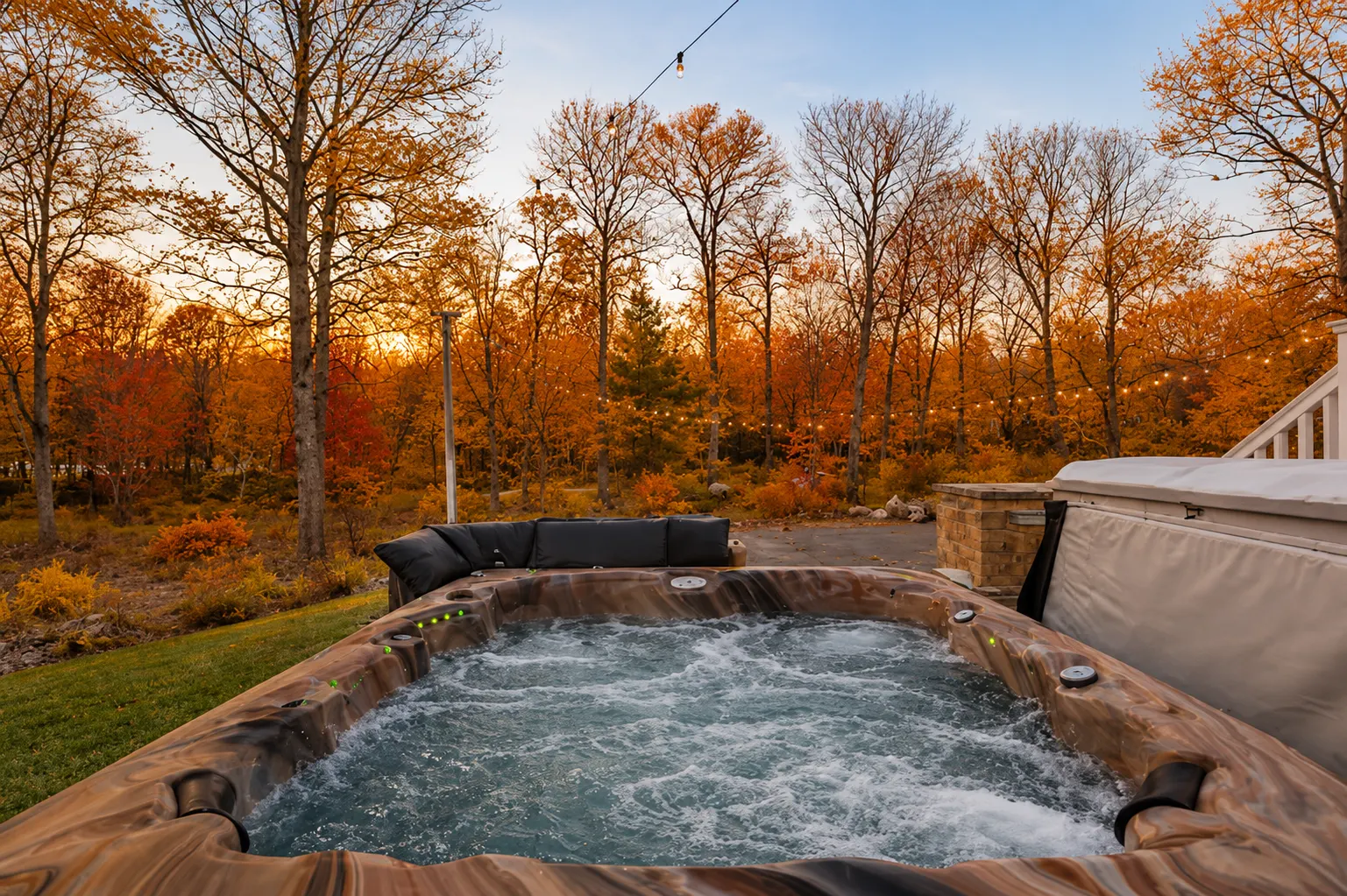 Sleeps 20+ Movie theater, game room, hot tub, pets — photo 3