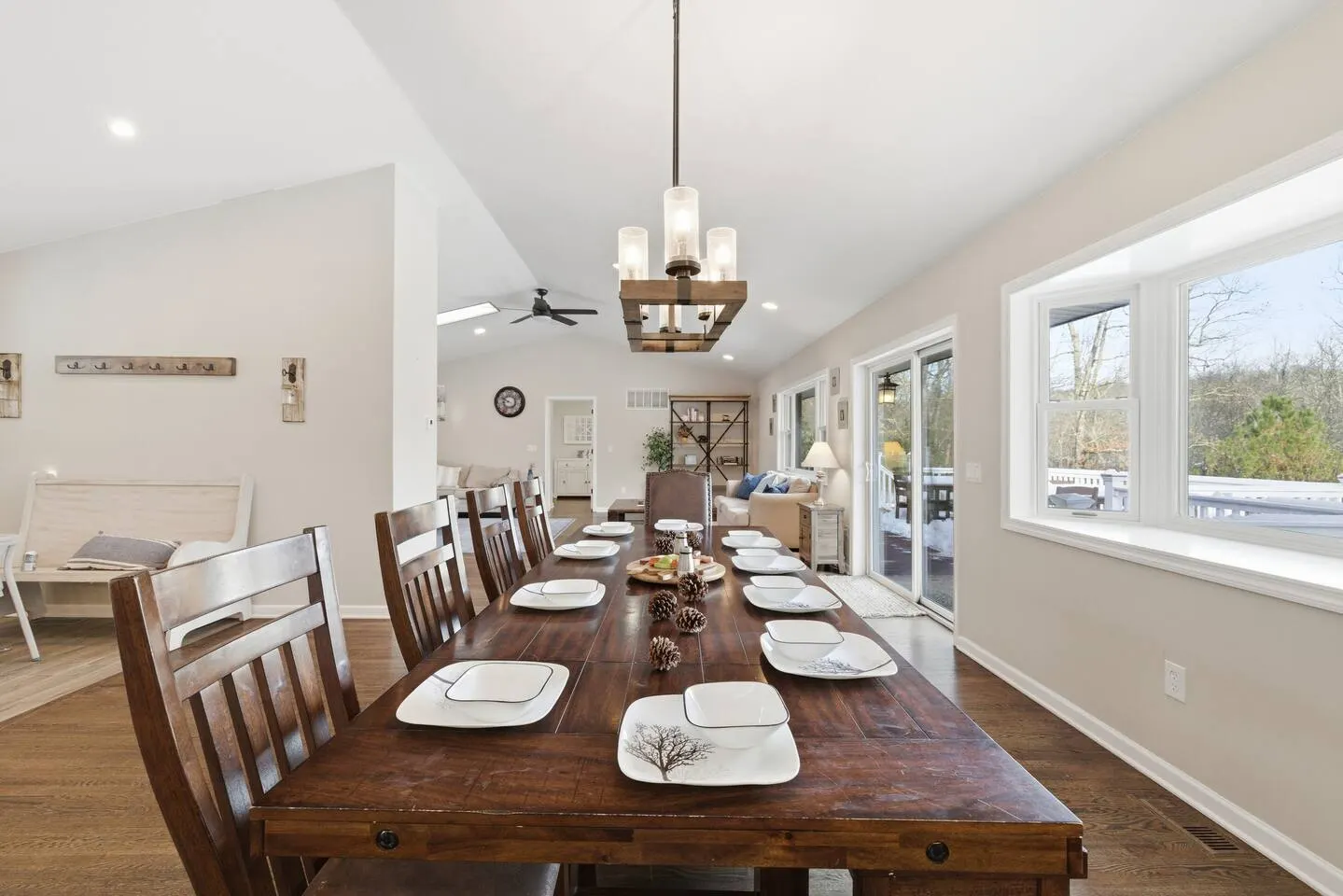 Sleeps 20+ Movie theater, game room, hot tub, pets 7