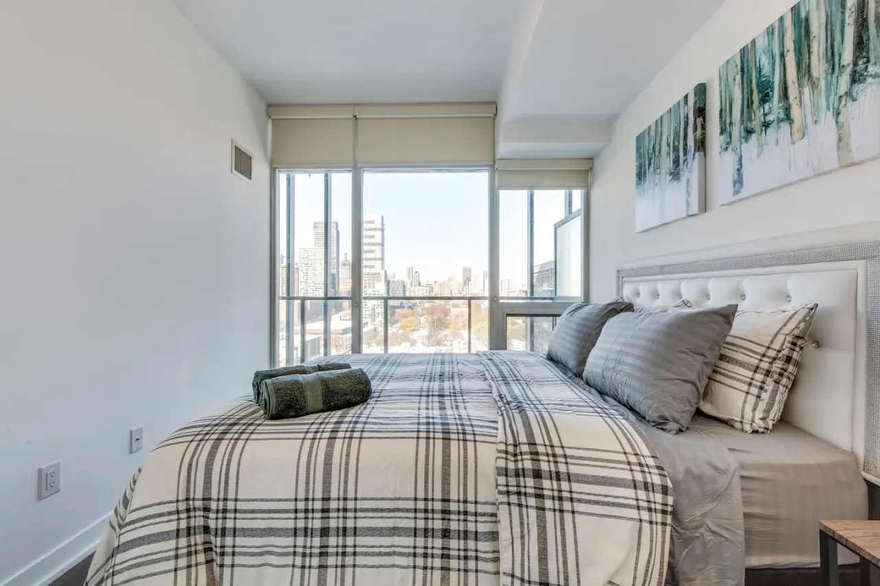 Well-Designed 1BR Prime Location Sleeps 4 10