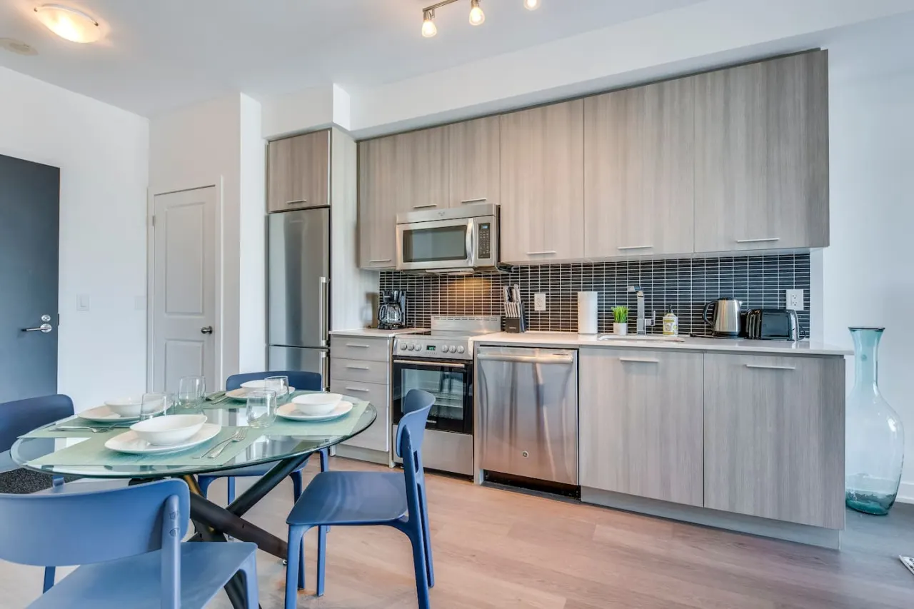 Well-Designed 1BR Prime Location Sleeps 4 11