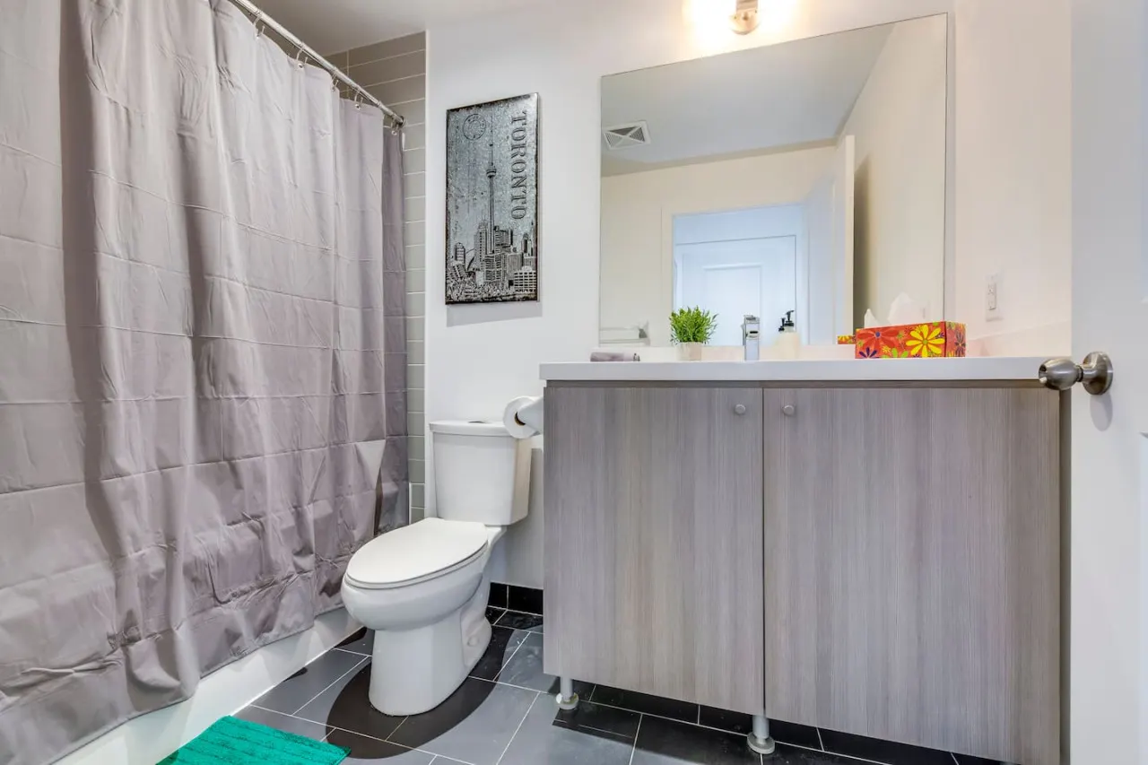 Well-Designed 1BR Prime Location Sleeps 4 14