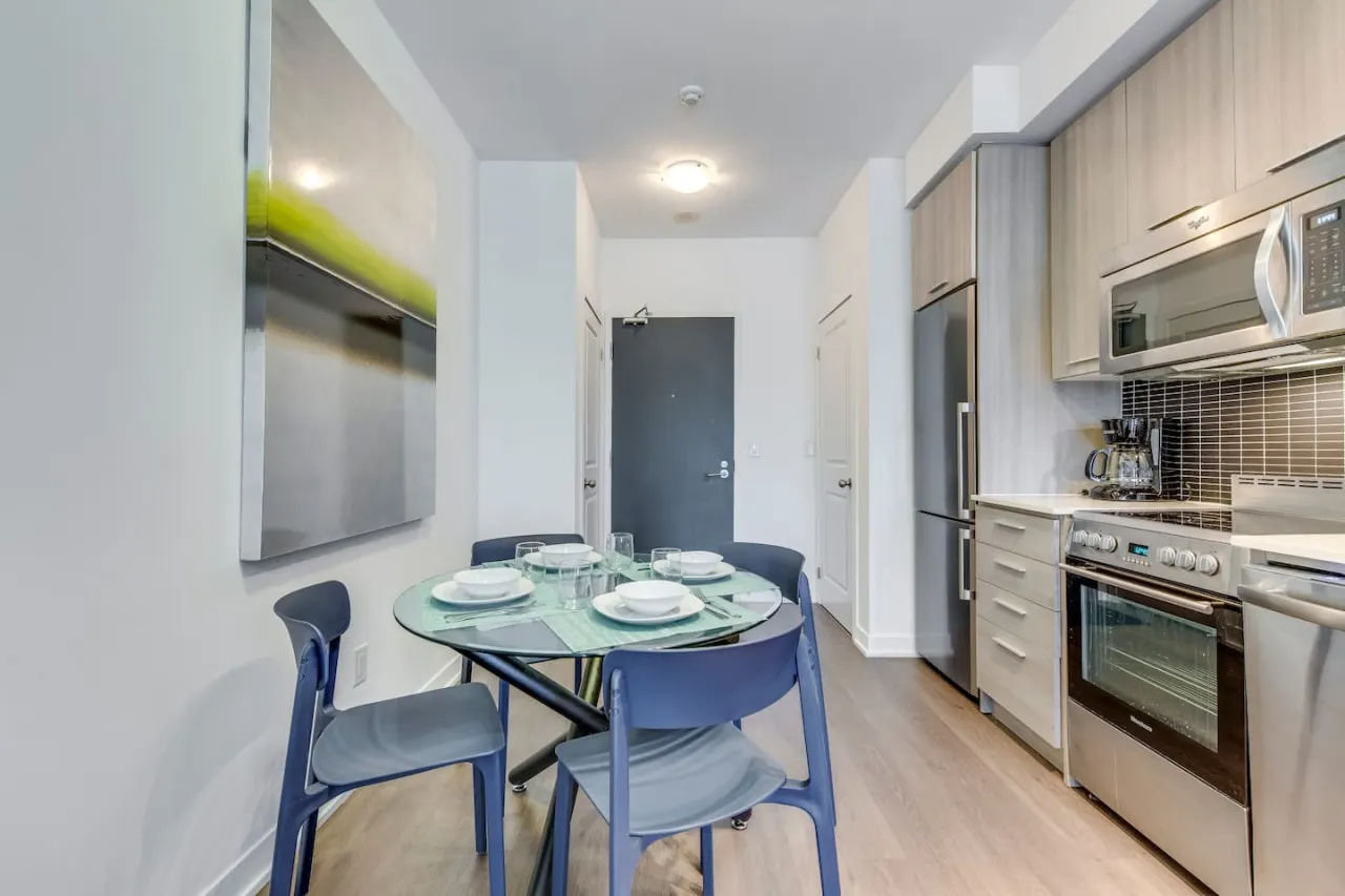 Well-Designed 1BR Prime Location Sleeps 4 16