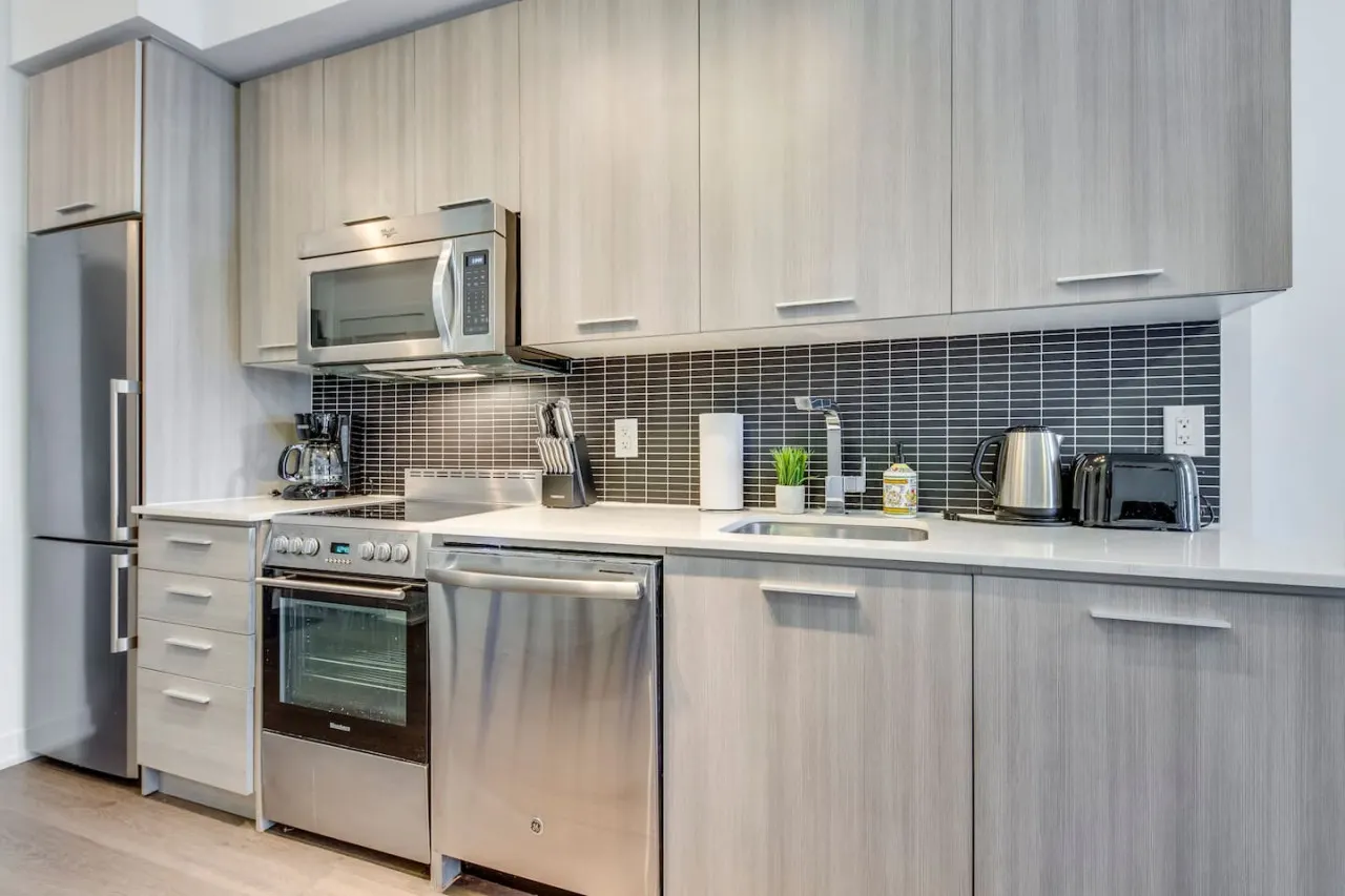 Well-Designed 1BR Prime Location Sleeps 4 17