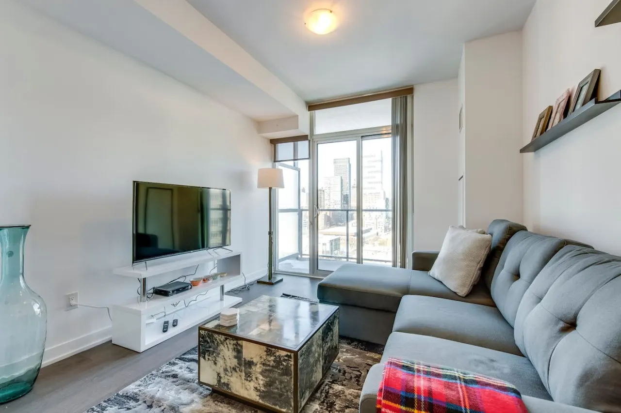 Well-Designed 1BR Prime Location Sleeps 4 6