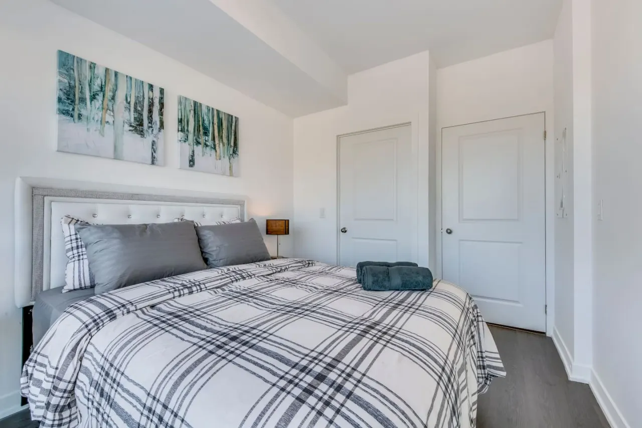 Well-Designed 1BR Prime Location Sleeps 4 7