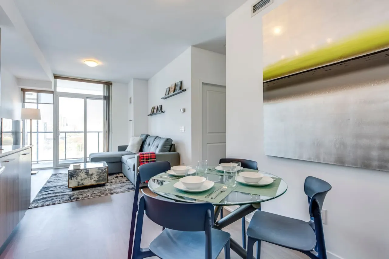 Well-Designed 1BR Prime Location Sleeps 4 8