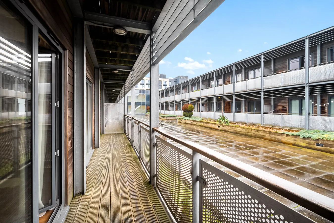 Stylish Chinatown Two Bedrooms Apartment - Secure Parking - Balcony 19