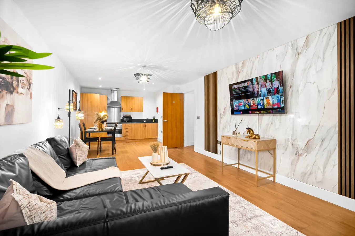 Stylish Chinatown Two Bedrooms Apartment - Secure Parking - Balcony 20