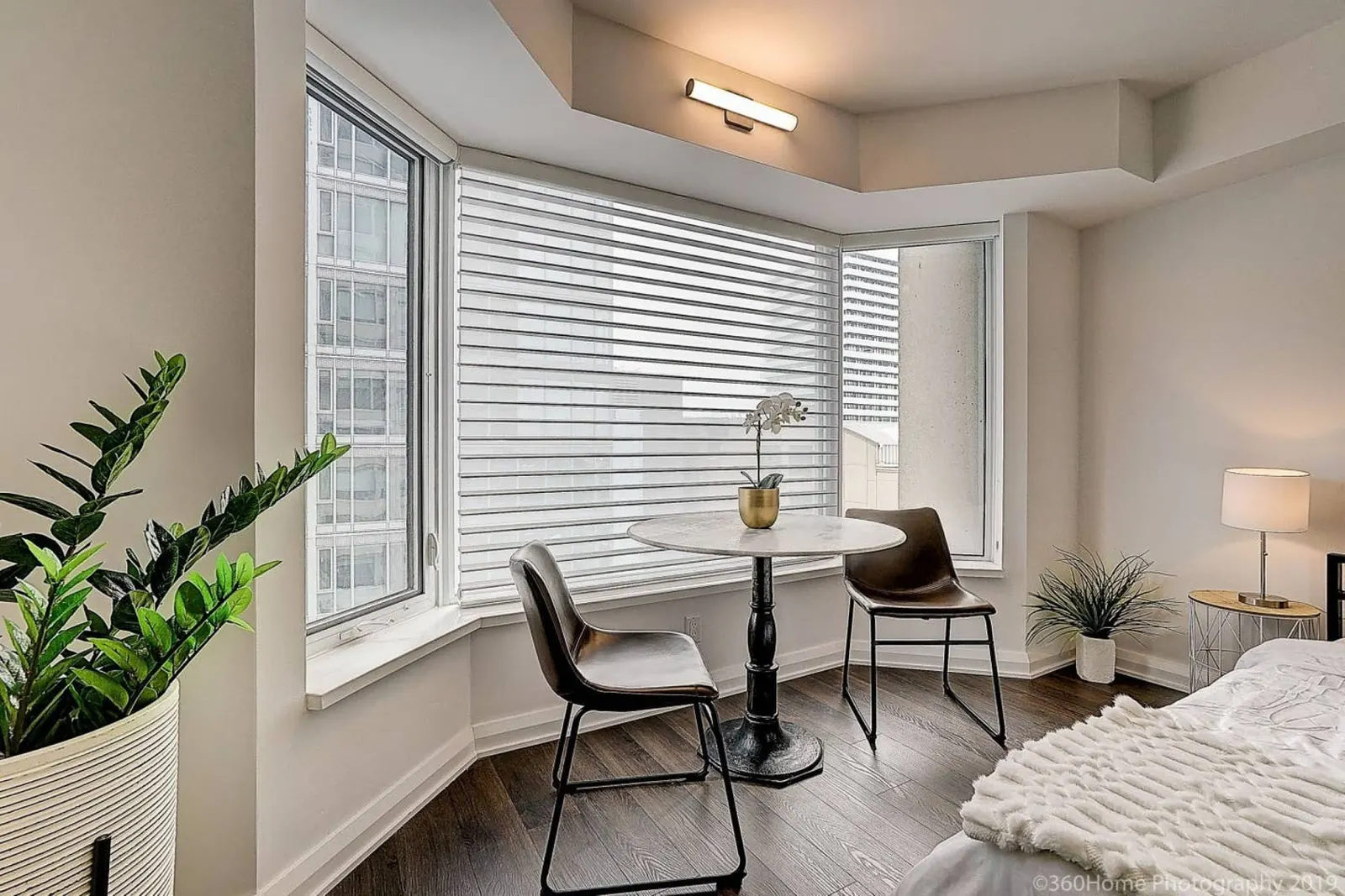Instant Suites -Stunning Designer Studio Yorkville 2
