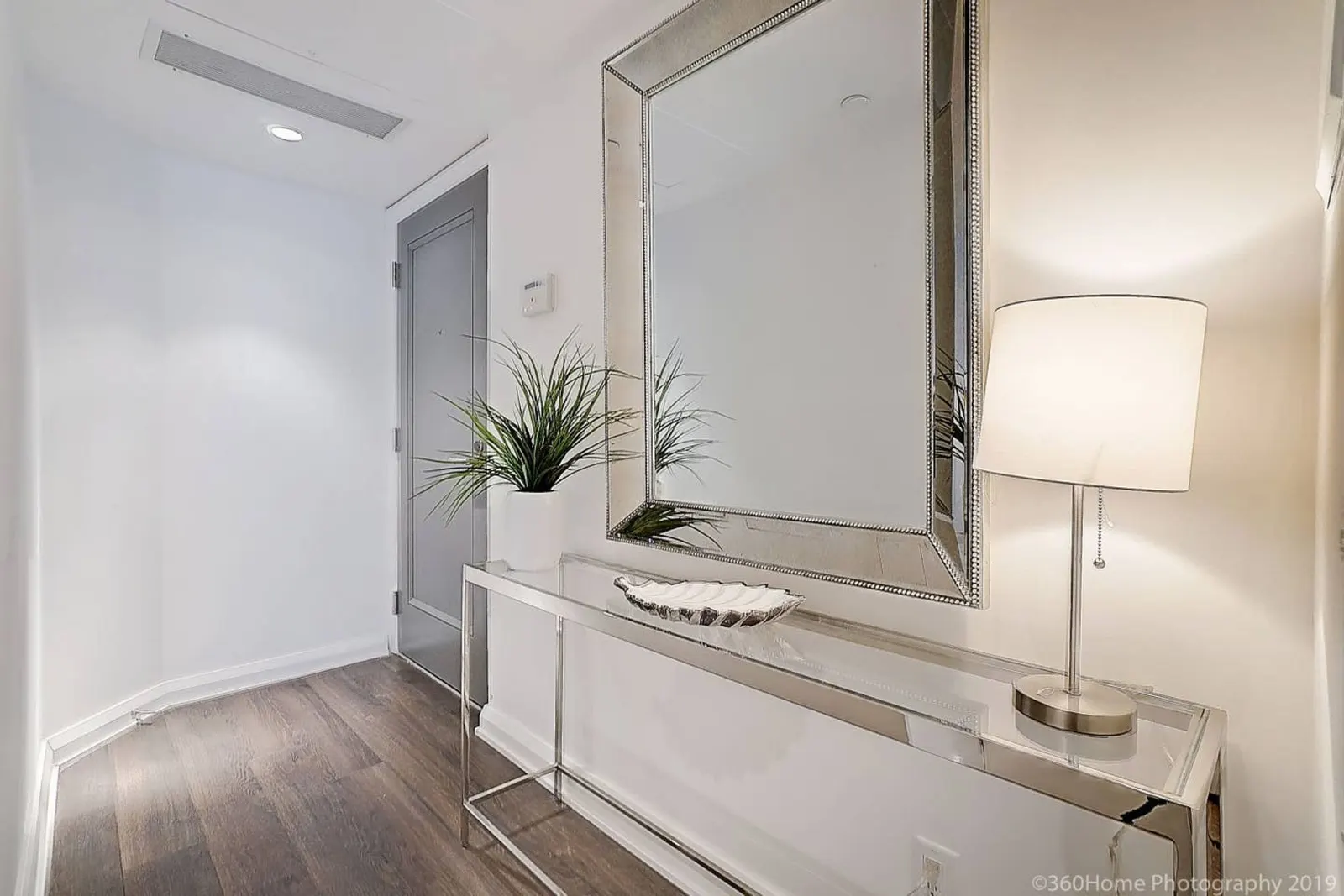 Instant Suites -Stunning Designer Studio Yorkville 6