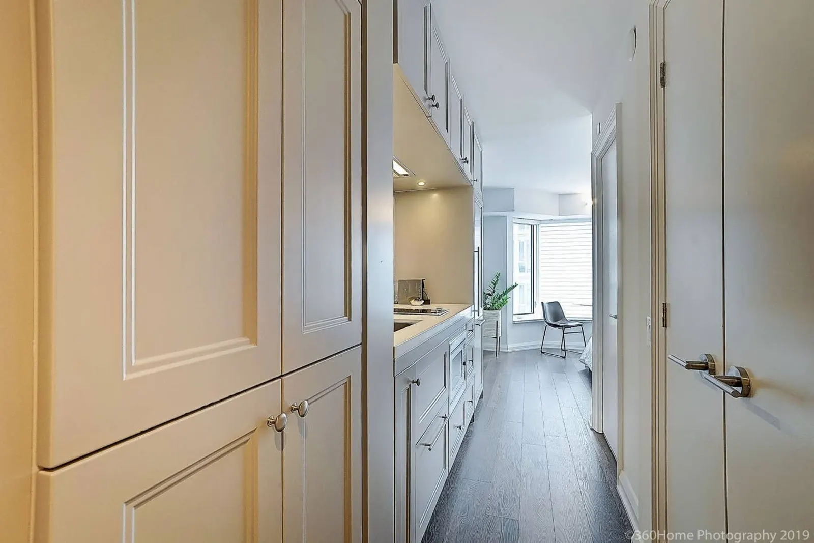 Instant Suites -Stunning Designer Studio Yorkville 7