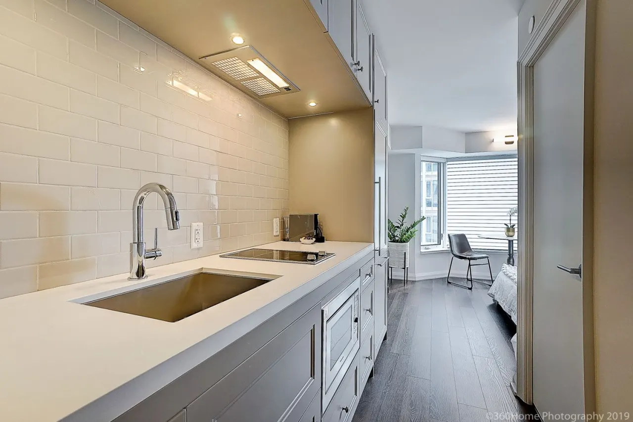 Instant Suites -Stunning Designer Studio Yorkville 8