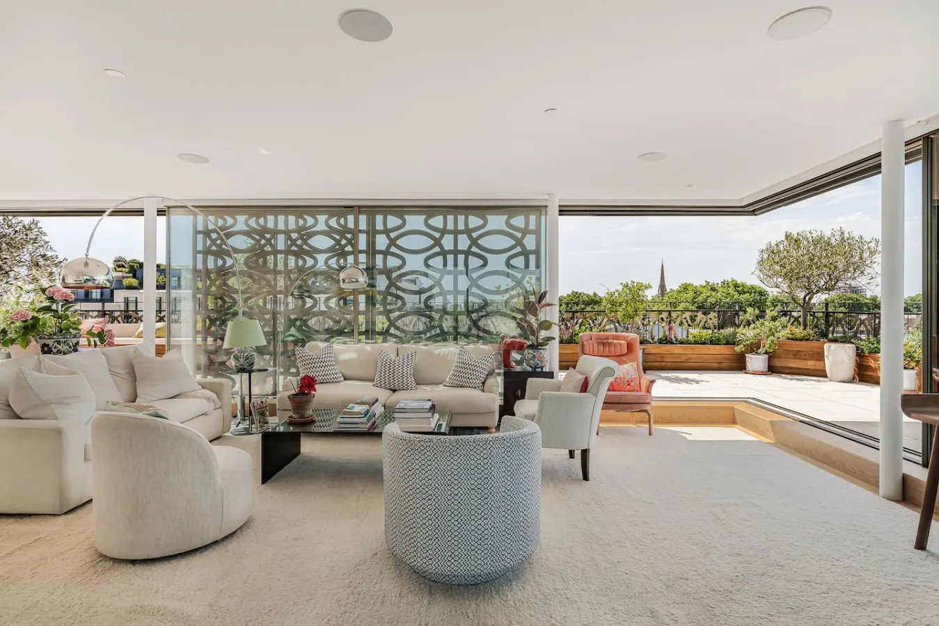 The Notting Hill Penthouse with Rooftop Spa 9