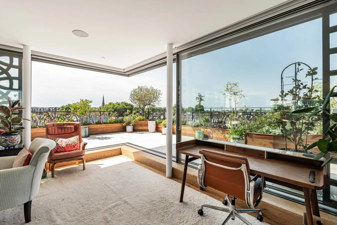 The Notting Hill Penthouse with Rooftop Spa 10