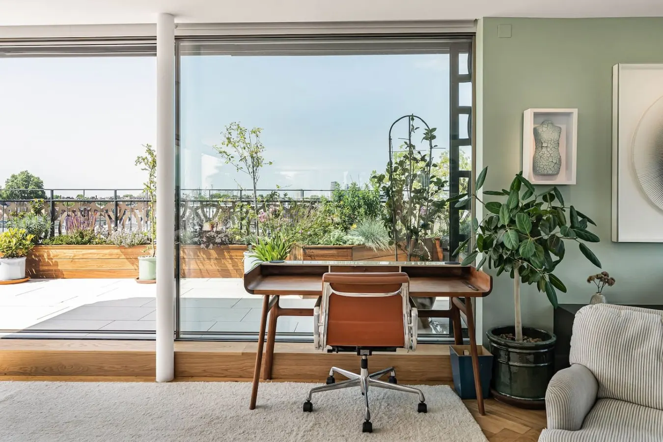 The Notting Hill Penthouse with Rooftop Spa 11