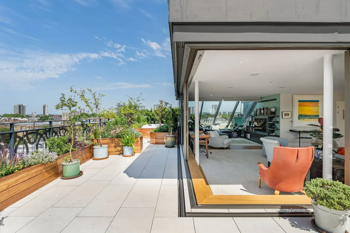 The Notting Hill Penthouse with Rooftop Spa 14