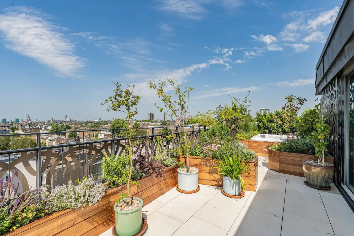 The Notting Hill Penthouse with Rooftop Spa 15