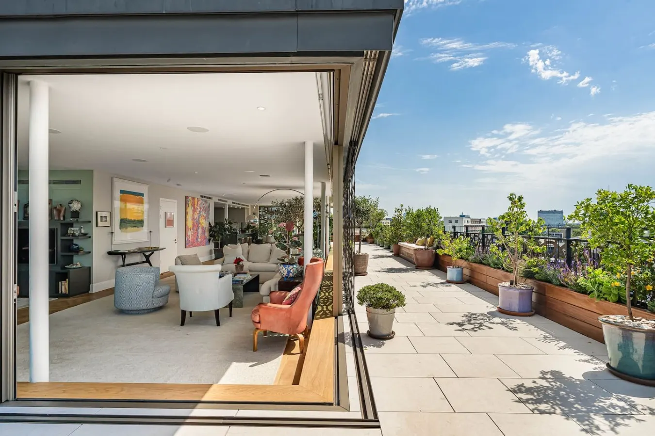 The Notting Hill Penthouse with Rooftop Spa 17