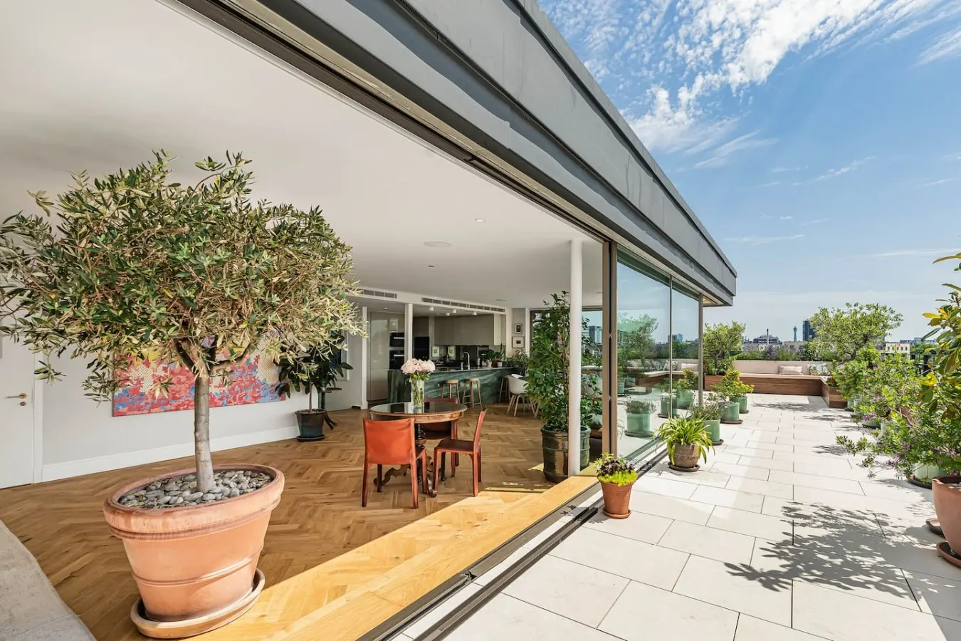 The Notting Hill Penthouse with Rooftop Spa 19