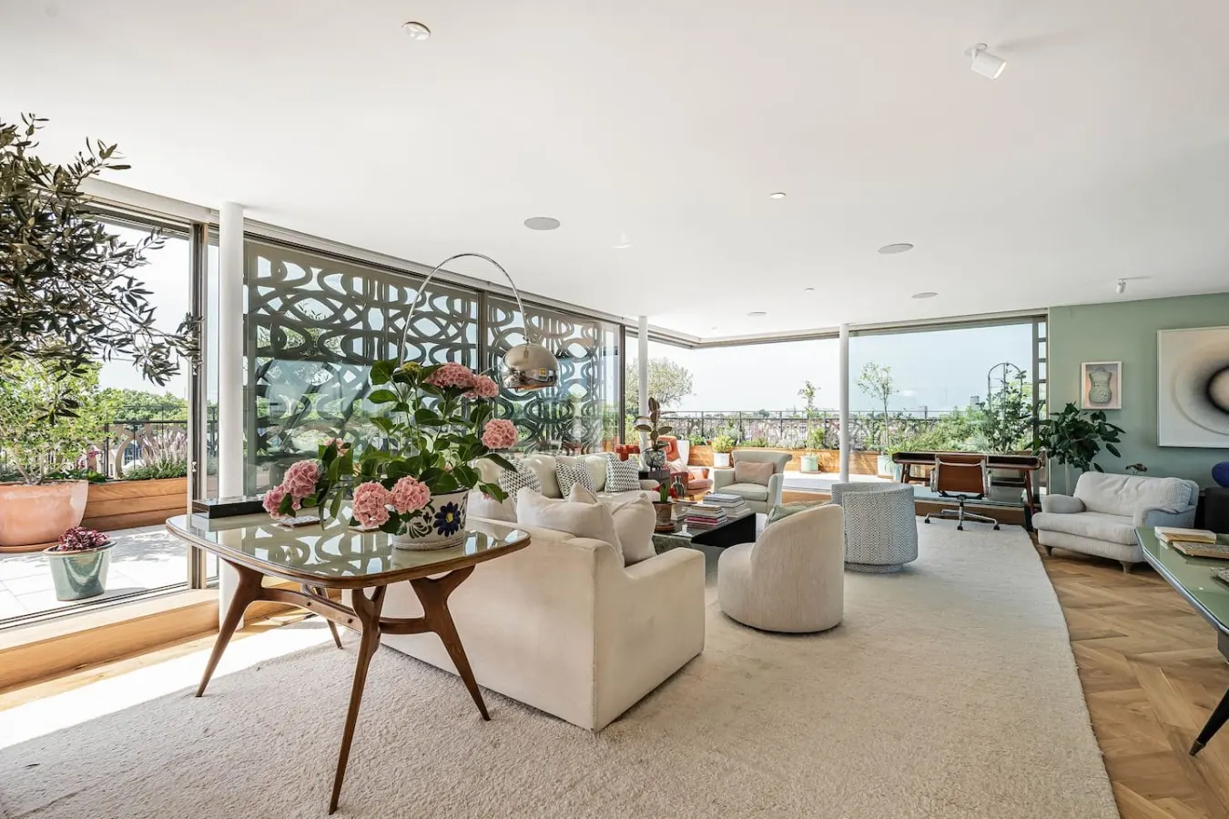 The Notting Hill Penthouse with Rooftop Spa 6