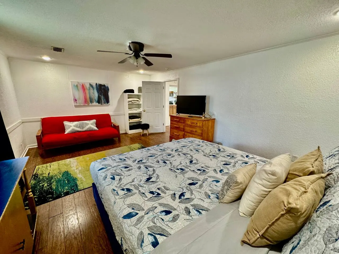4 Bedroom close to everything 13