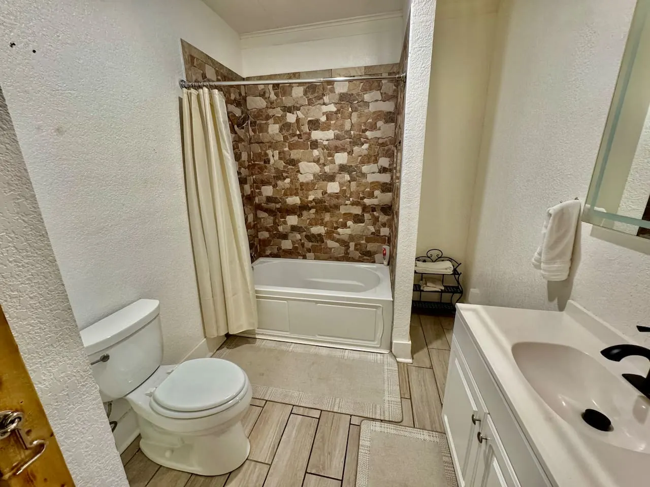 4 Bedroom close to everything 18