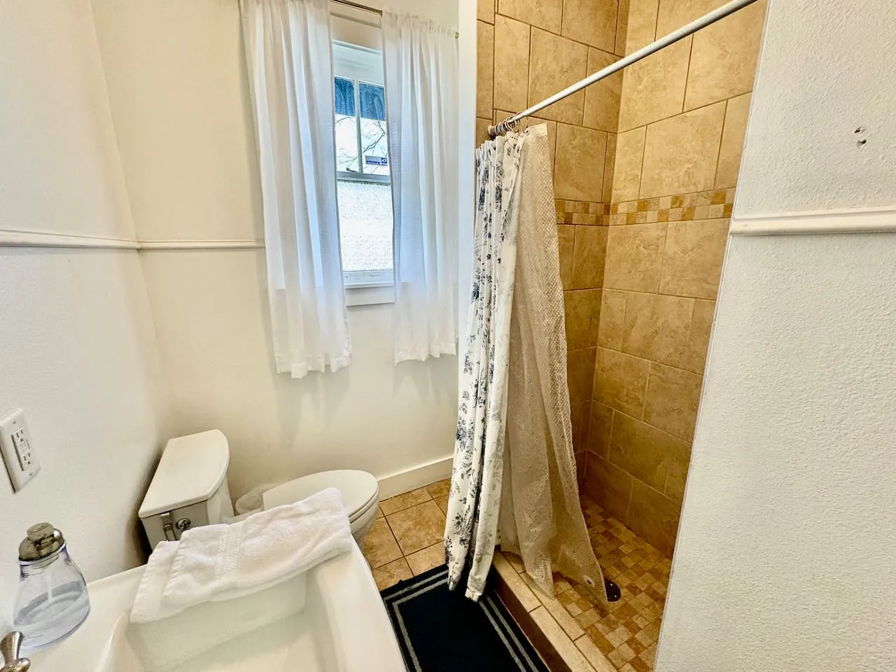 4 Bedroom close to everything 19