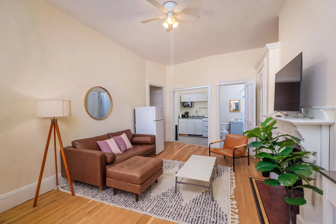 Cozy Back Bay 1Br / 1Bath! 2