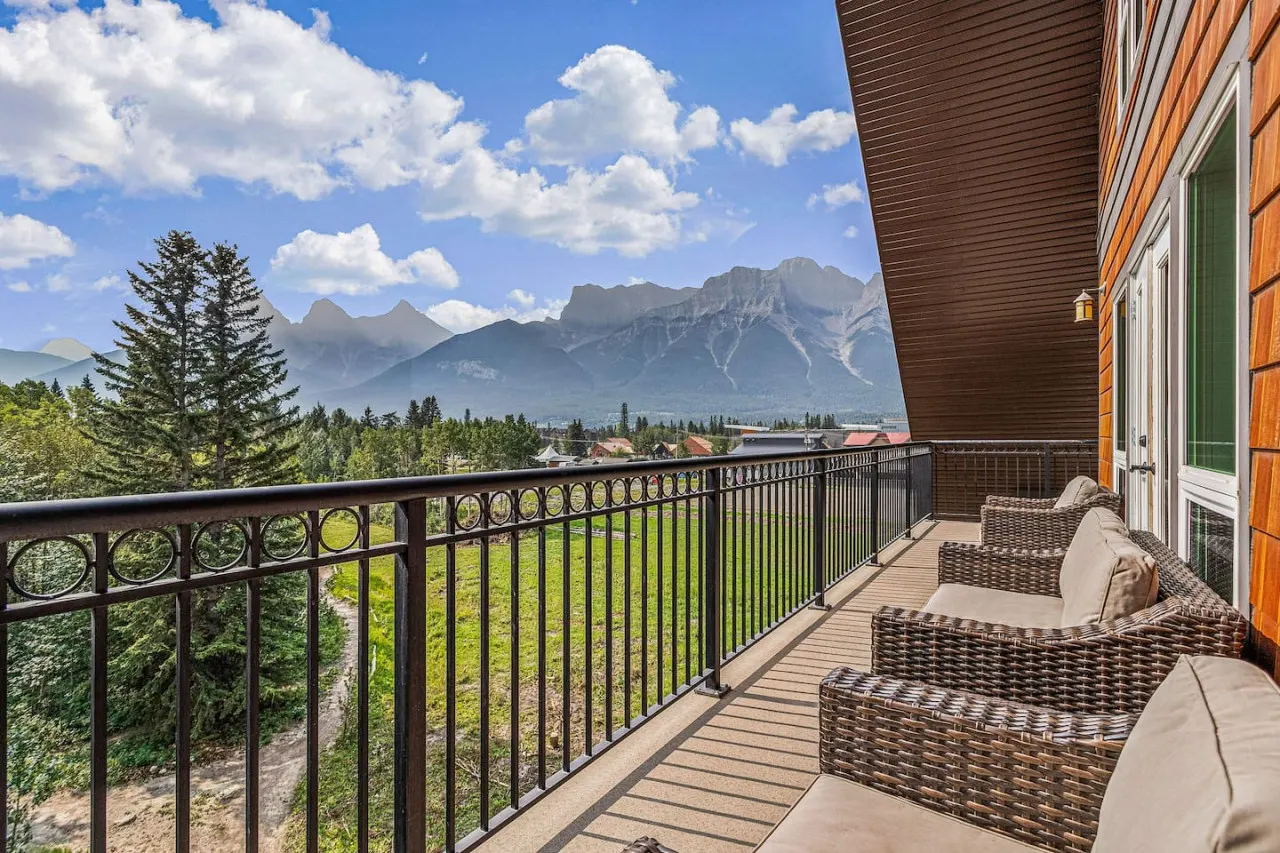 Luxury 4BR Penthouse Prv Hot Tub BBQ Mtn Views! 13