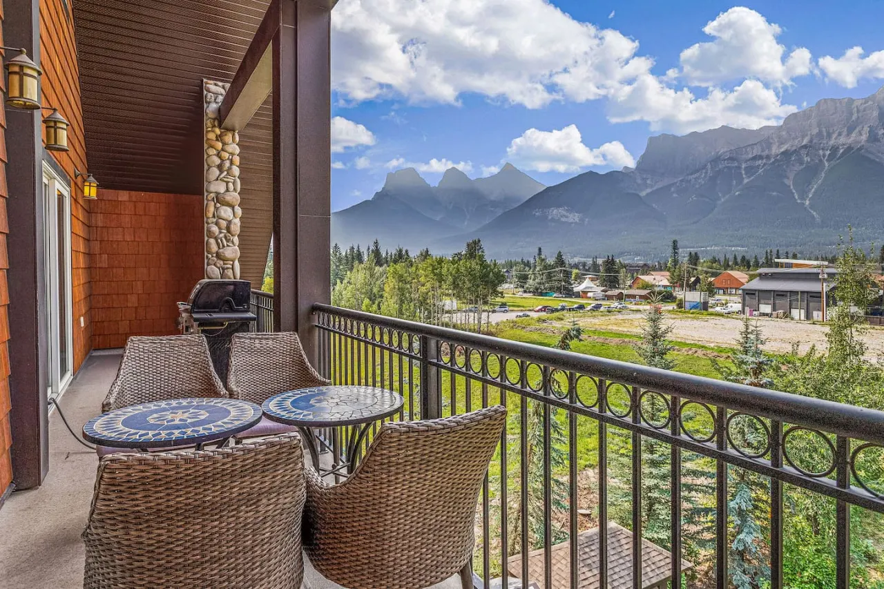 Luxury 4BR Penthouse Prv Hot Tub BBQ Mtn Views! 14