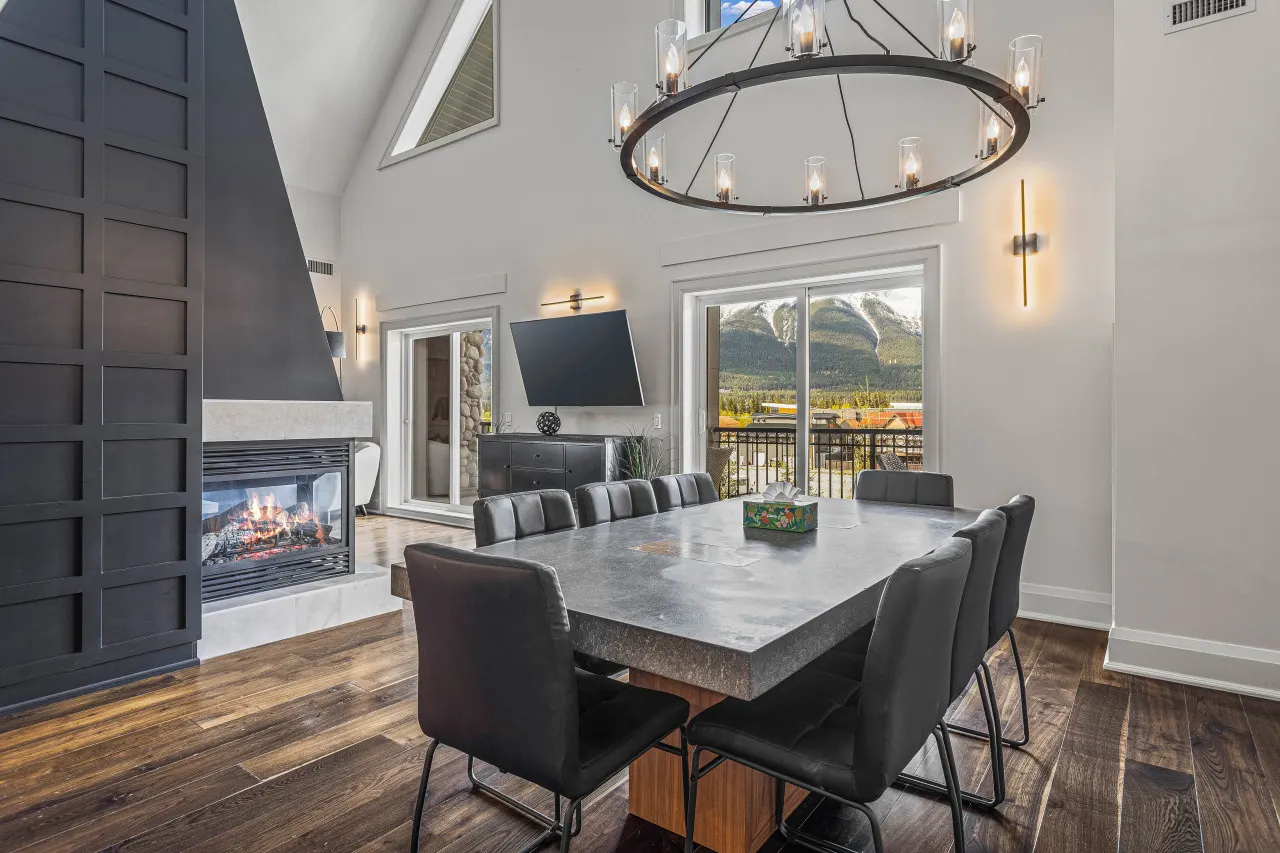 Luxury 4BR Penthouse Prv Hot Tub BBQ Mtn Views! 3