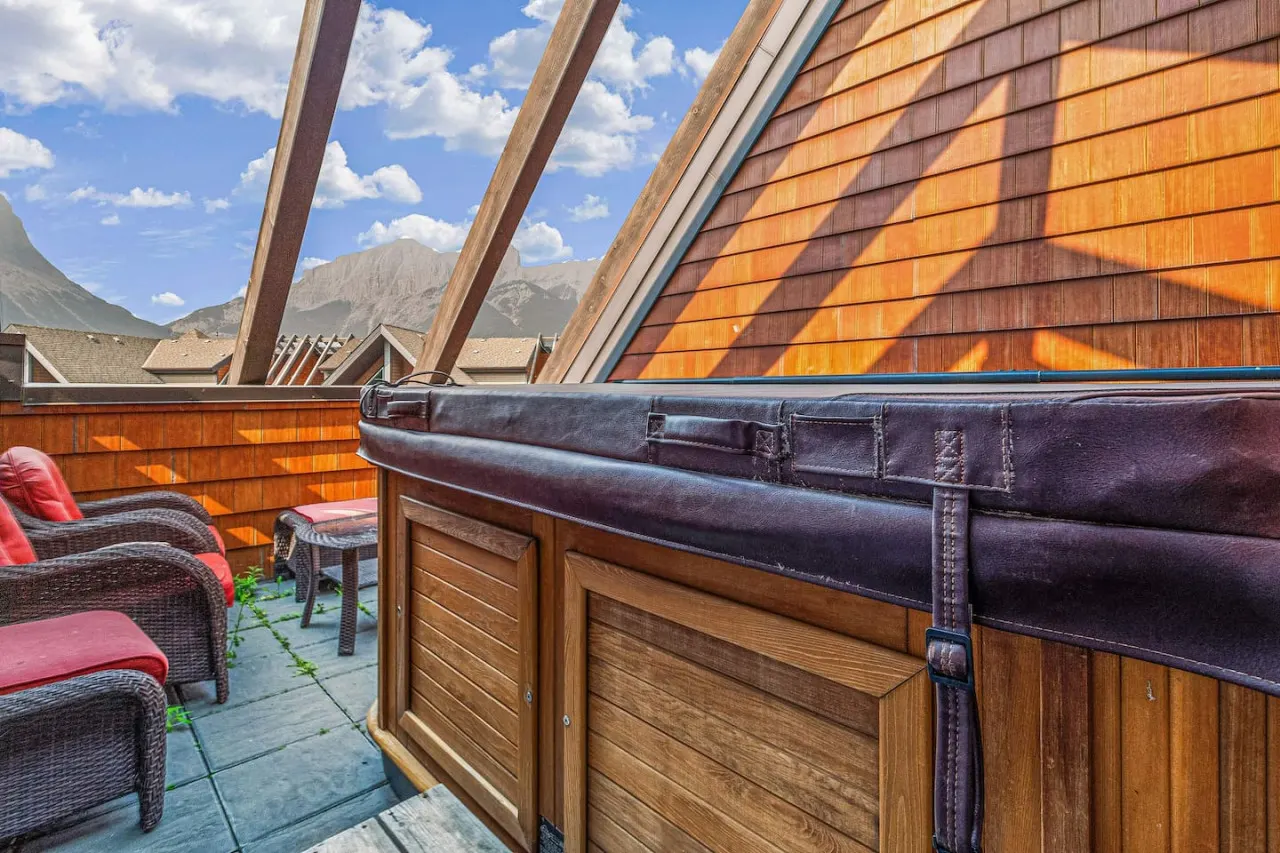 Luxury 4BR Penthouse Prv Hot Tub BBQ Mtn Views! 5