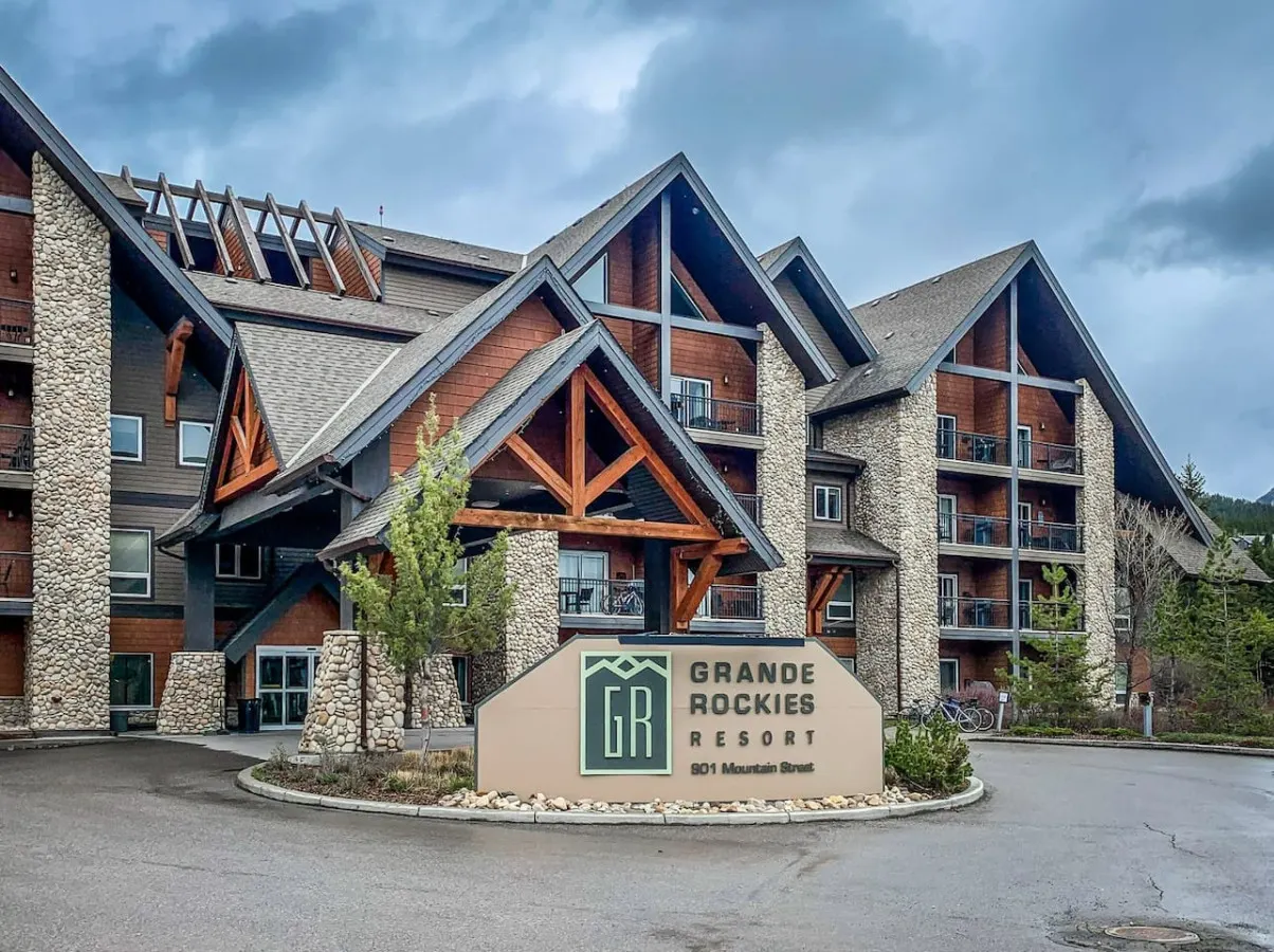 Luxury 4BR Penthouse Prv Hot Tub BBQ Mtn Views! 7